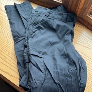 Deluth trading company Gently used delish trading cargo pants